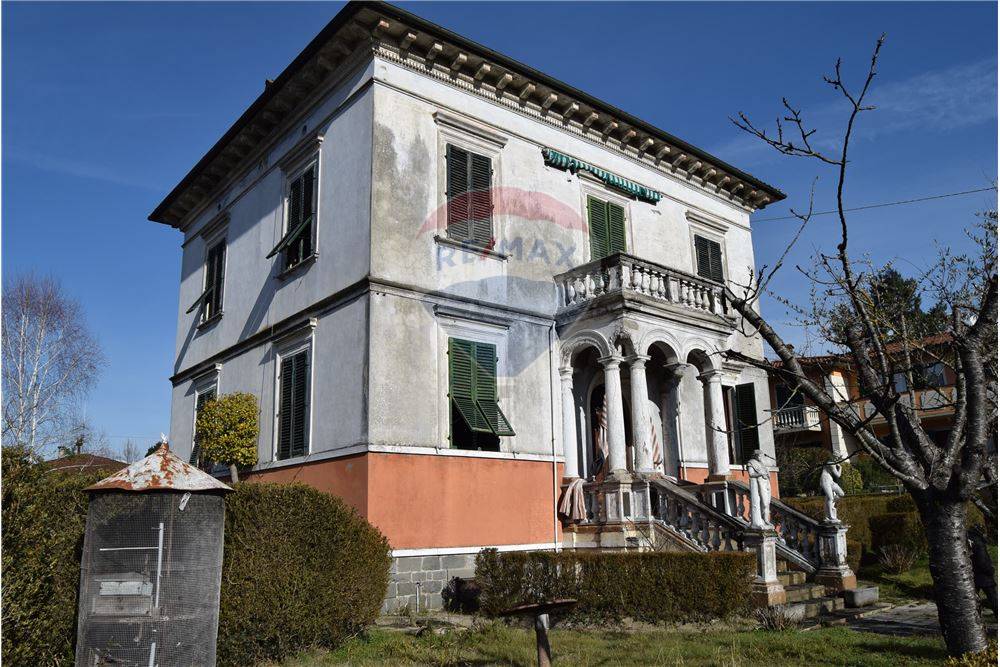 Villa in vendita a Barga, 20 locali, prezzo € 335.000 | CambioCasa.it
