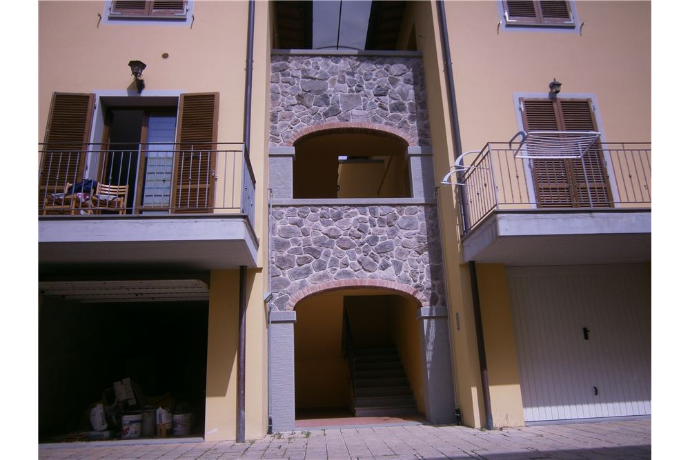 Appartamento in vendita a Castelfranco Piandiscò, 4 locali, zona Località: Centro, prezzo € 175.000 | CambioCasa.it