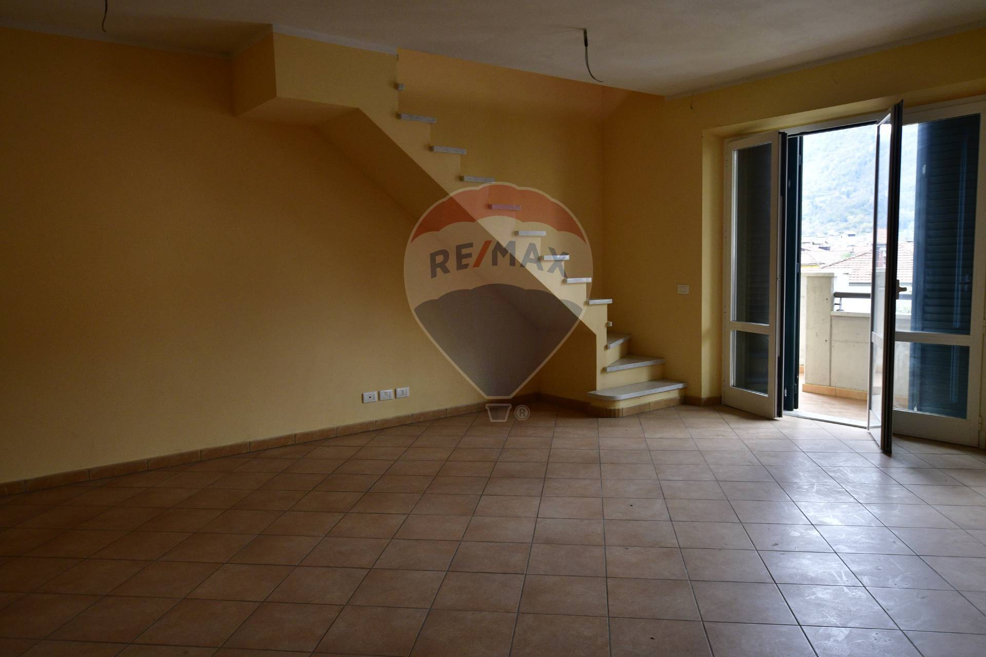 Appartamento in vendita a Barga, 3 locali, zona Località: FornacidiBarga, prezzo € 175.000 | CambioCasa.it