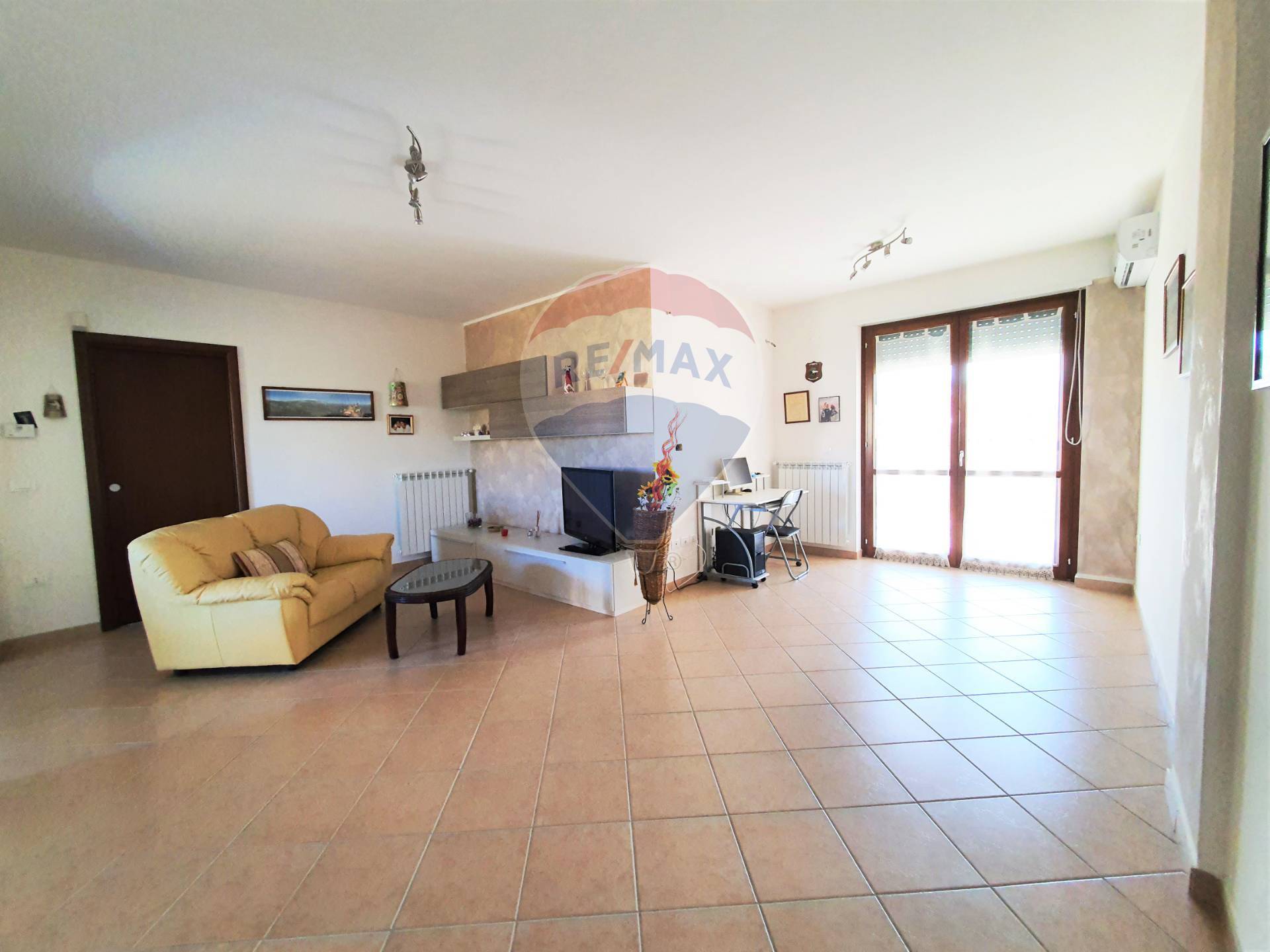Appartamento in vendita a Atessa, 7 locali, prezzo € 120.000 | CambioCasa.it