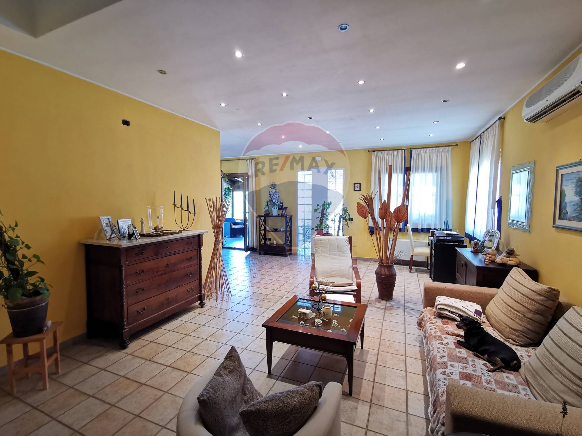 Villa in vendita a Atessa, 7 locali, prezzo € 235.000 | CambioCasa.it