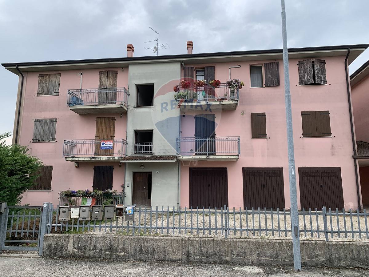 Appartamento in vendita a Sorgà, 4 locali, zona Zona: Bonferraro, prezzo € 74.000 | CambioCasa.it