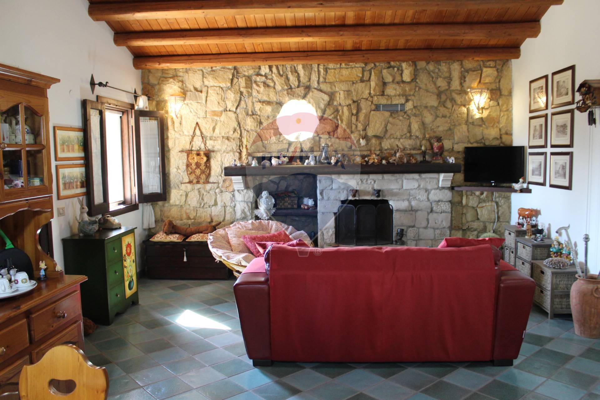 Villa in vendita a Chiaramonte Gulfi, 6 locali, prezzo € 240.000 | CambioCasa.it