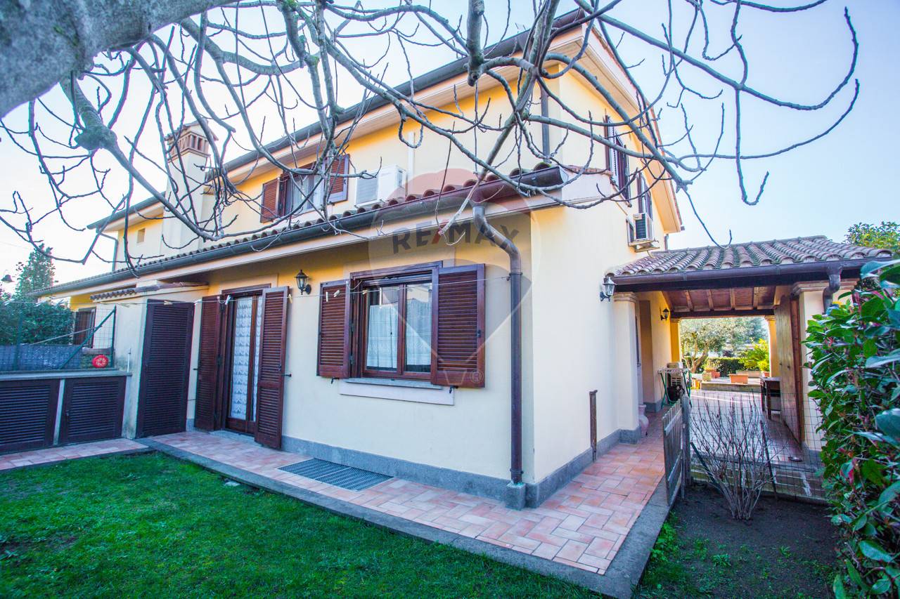 Villa a Schiera in vendita a Trevignano Romano, 6 locali, prezzo € 280.000 | CambioCasa.it