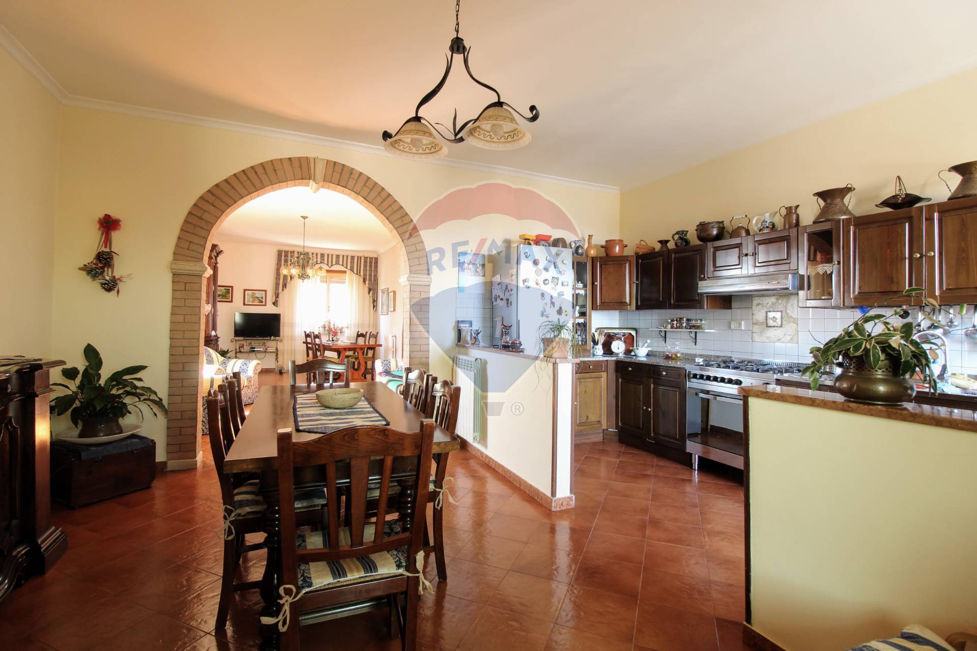 Appartamento in vendita a Lariano, 5 locali, prezzo € 120.000 | CambioCasa.it