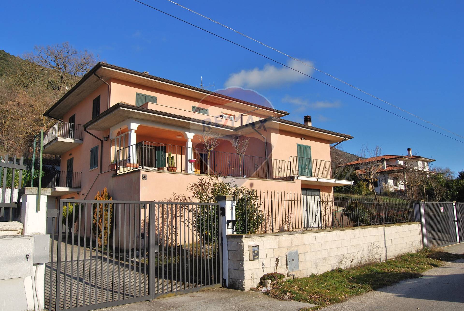 Villa in vendita a San Pio delle Camere, 6 locali, prezzo € 165.000 | CambioCasa.it