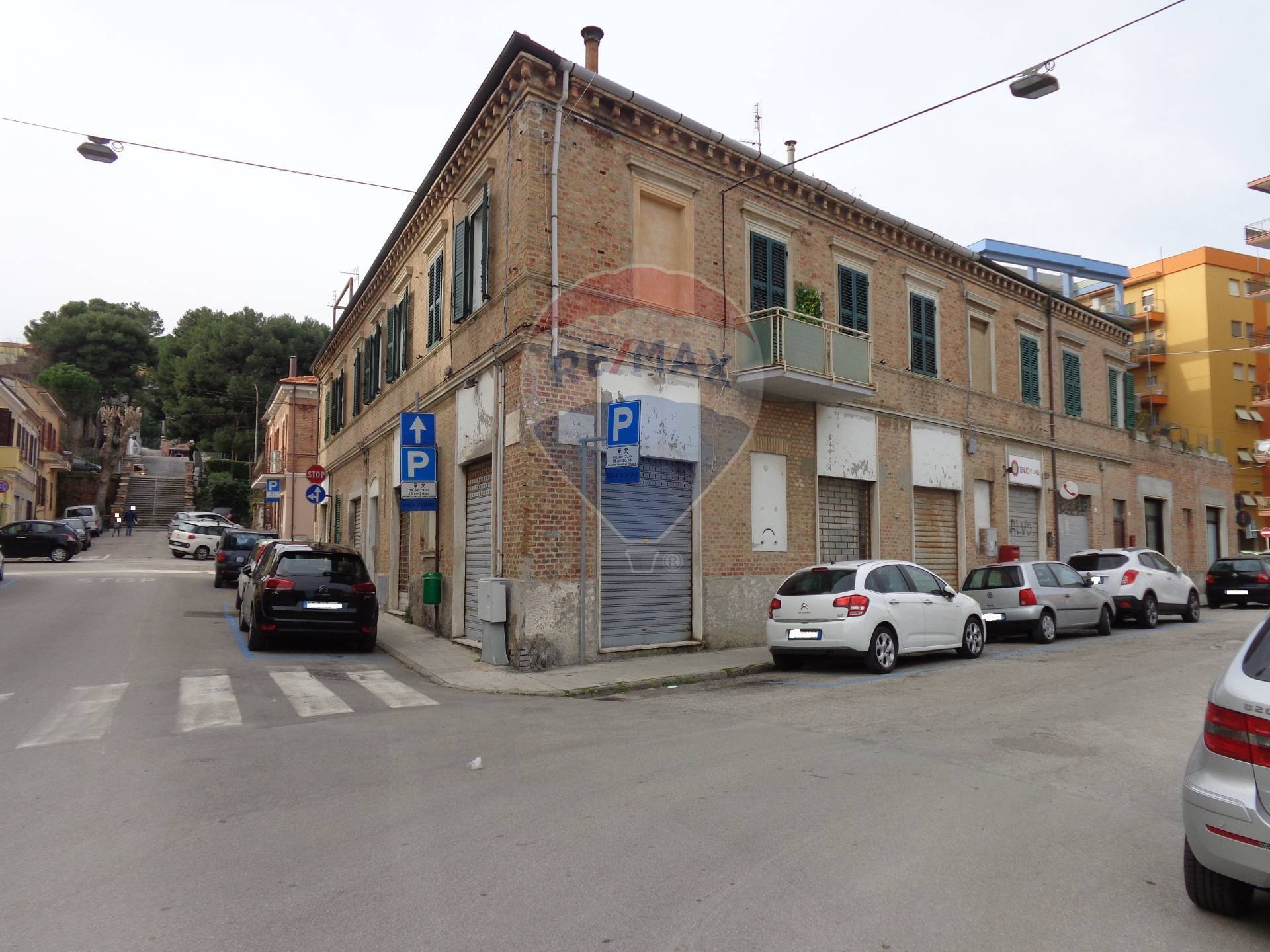 Negozio / Locale in vendita a Falconara Marittima, 9999 locali, zona Zona: Centro, prezzo € 54.000 | CambioCasa.it