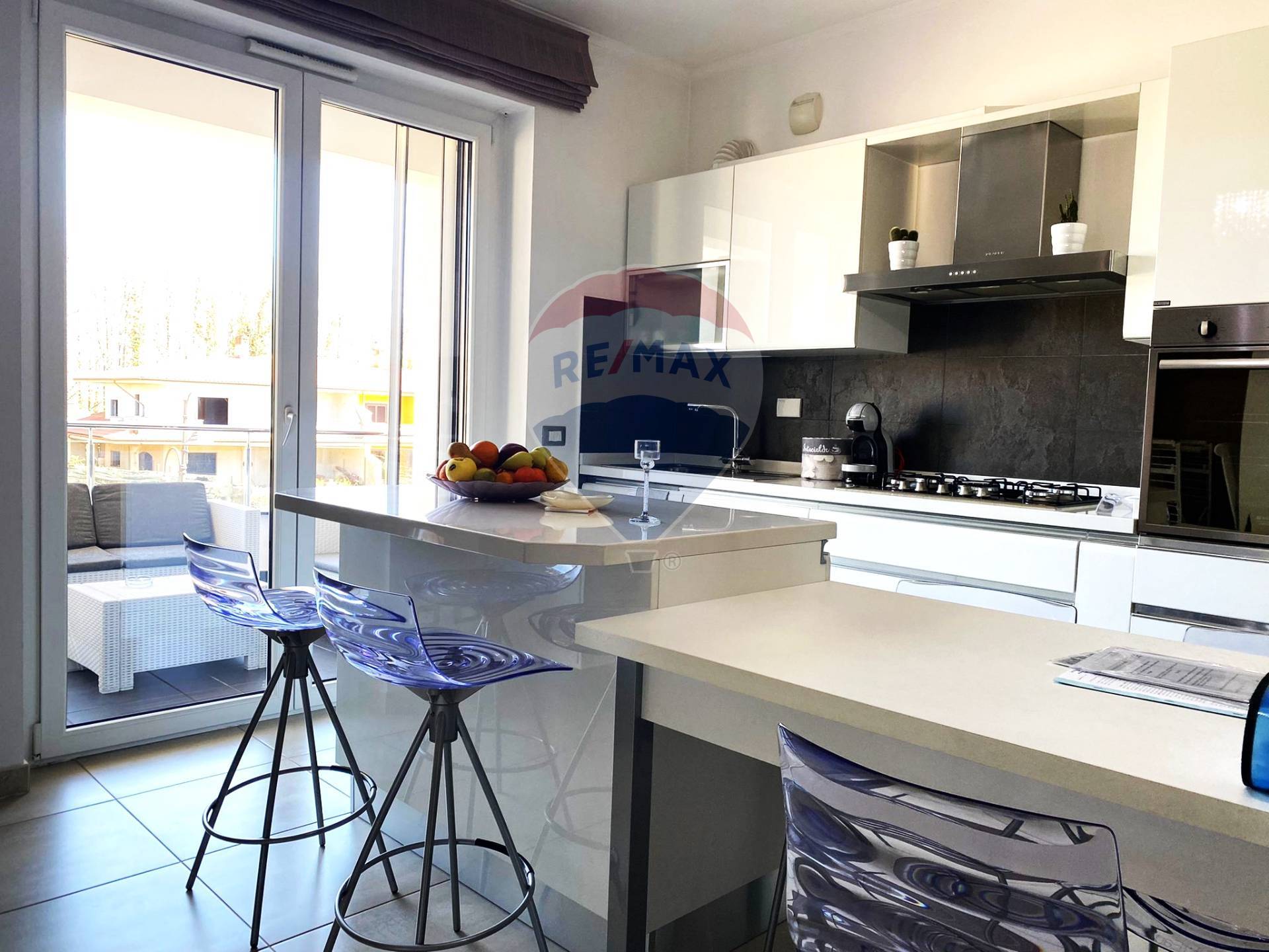 Appartamento in vendita a Lariano, 3 locali, prezzo € 175.000 | CambioCasa.it