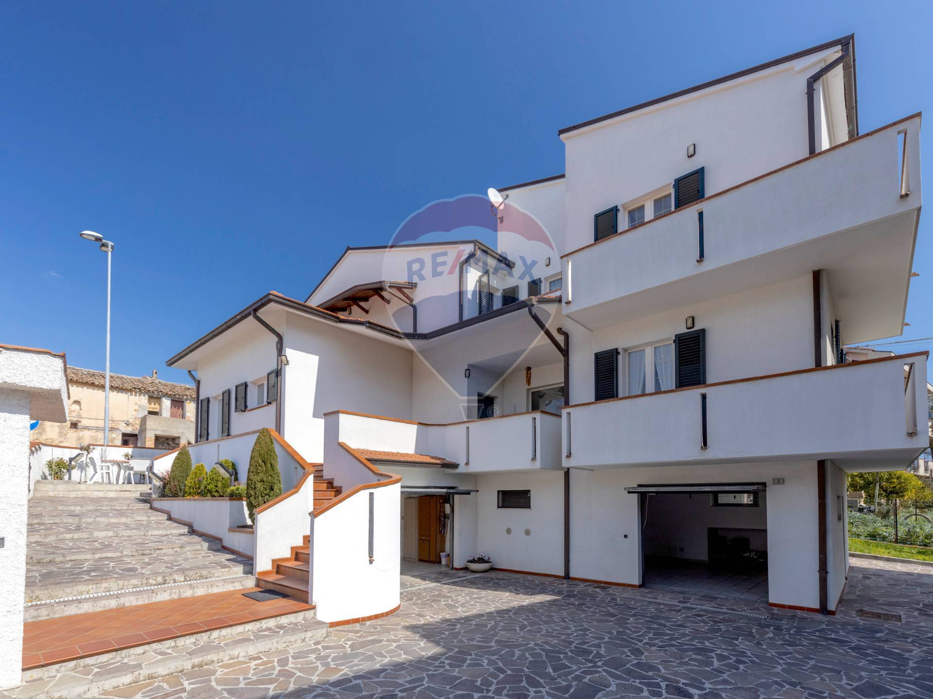 Villa in vendita a Loreto, 8 locali, zona Località: VillaCostantina, prezzo € 396.000 | CambioCasa.it