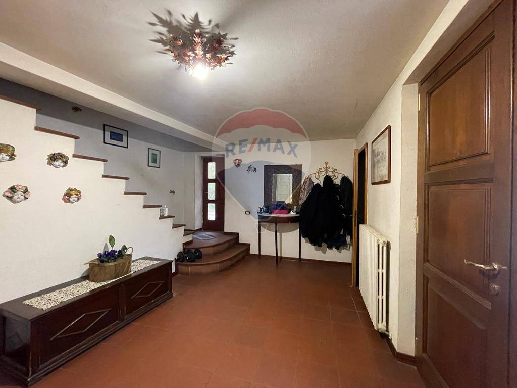 Villa in vendita a Barga, 14 locali, zona Località: FornacidiBarga, prezzo € 310.000 | CambioCasa.it