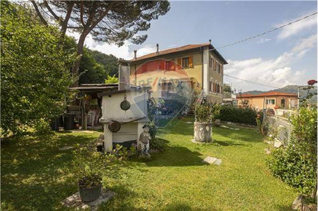 Soluzione Semindipendente in vendita a Davagna, 7 locali, zona Zona: Piancarnese, prezzo € 159.000 | CambioCasa.it
