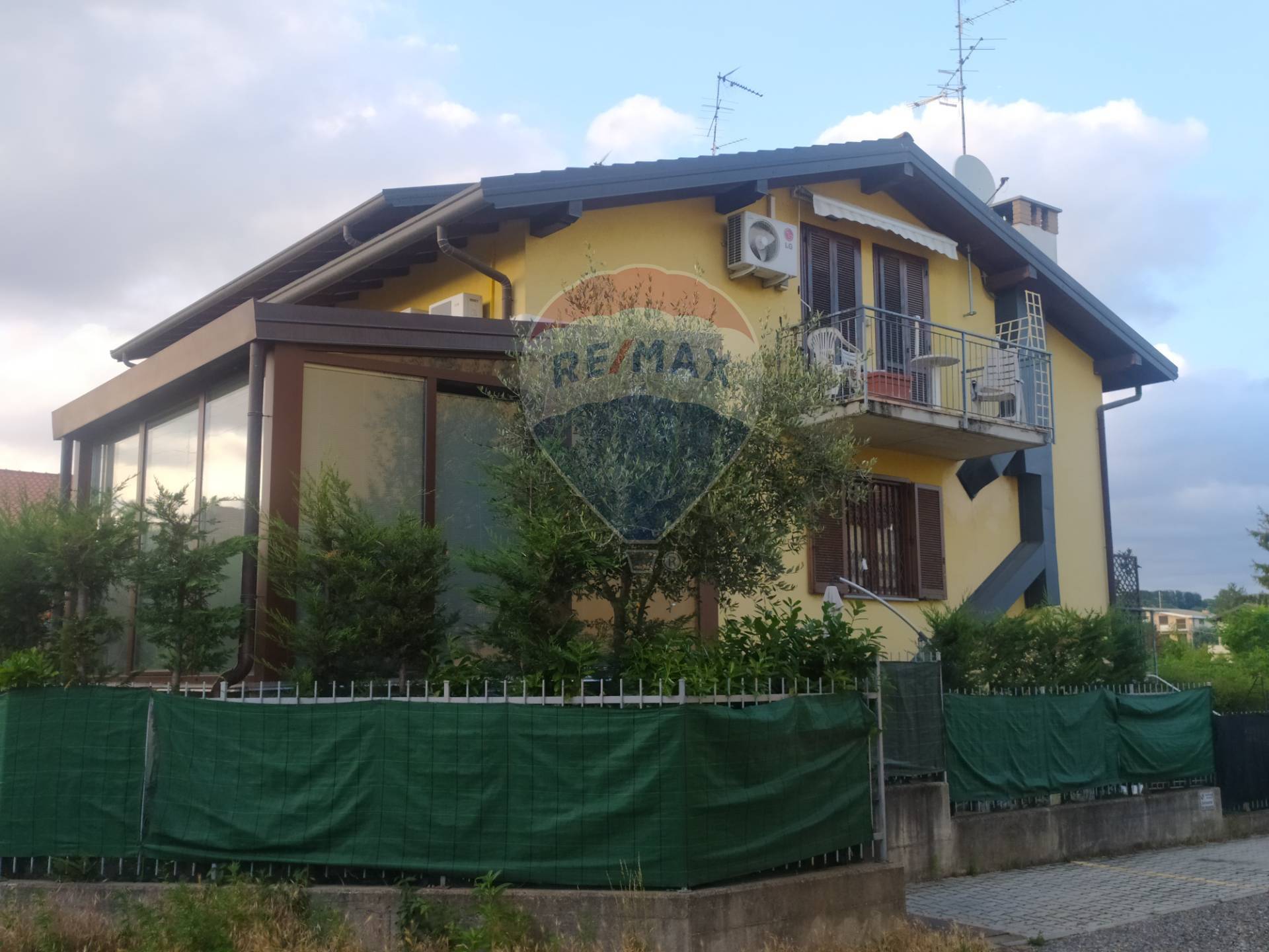 Villa a Schiera in vendita a Tradate, 6 locali, prezzo € 267.000 | CambioCasa.it