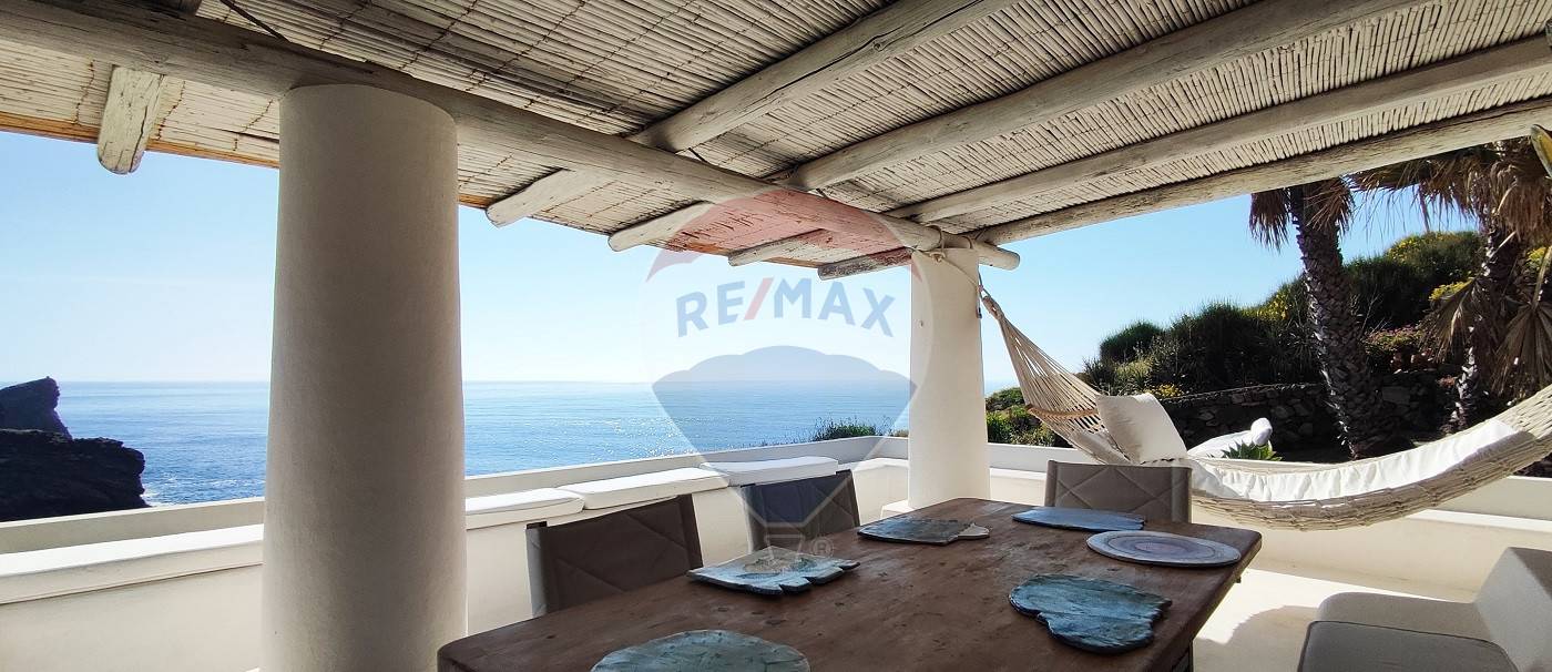 Villa in vendita a Pantelleria, 12 locali, prezzo € 2.100.000 | CambioCasa.it