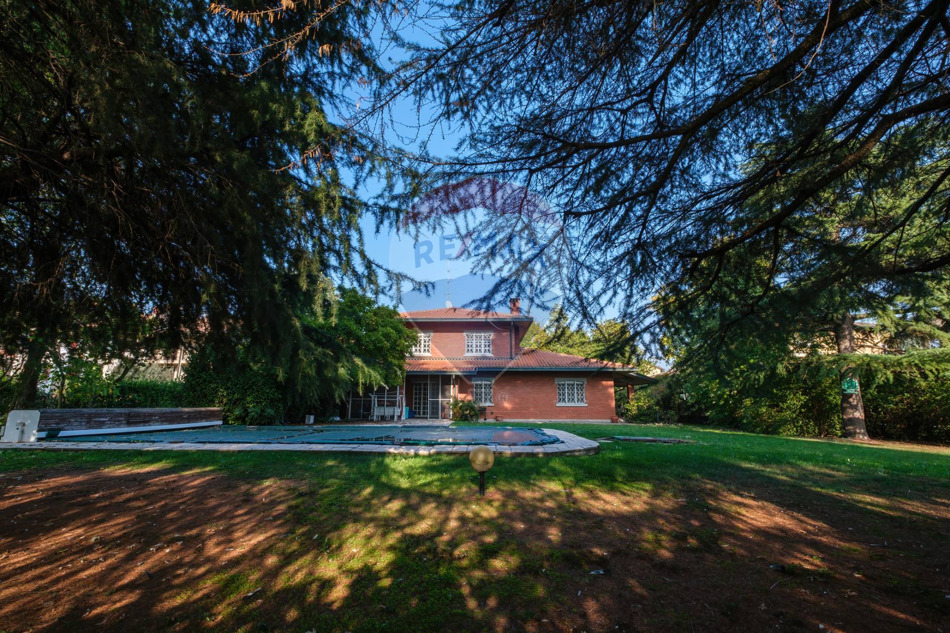 Villa in vendita a Binasco, 8 locali, prezzo € 890.000 | CambioCasa.it