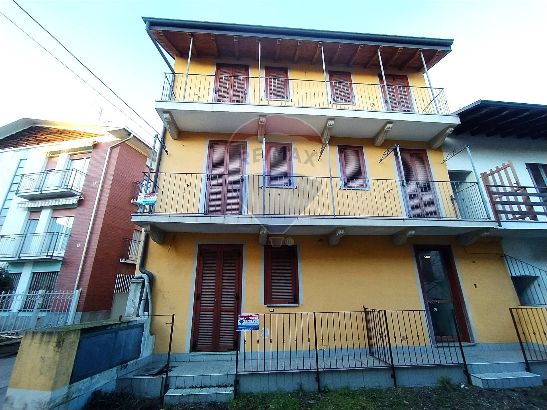 Appartamento in vendita a Varallo Pombia, 3 locali, prezzo € 115.000 | CambioCasa.it