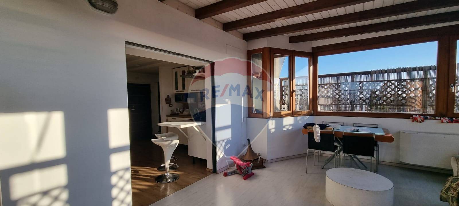 Appartamento in vendita a Pomezia, 4 locali, zona Località: Centro, prezzo € 235.000 | CambioCasa.it