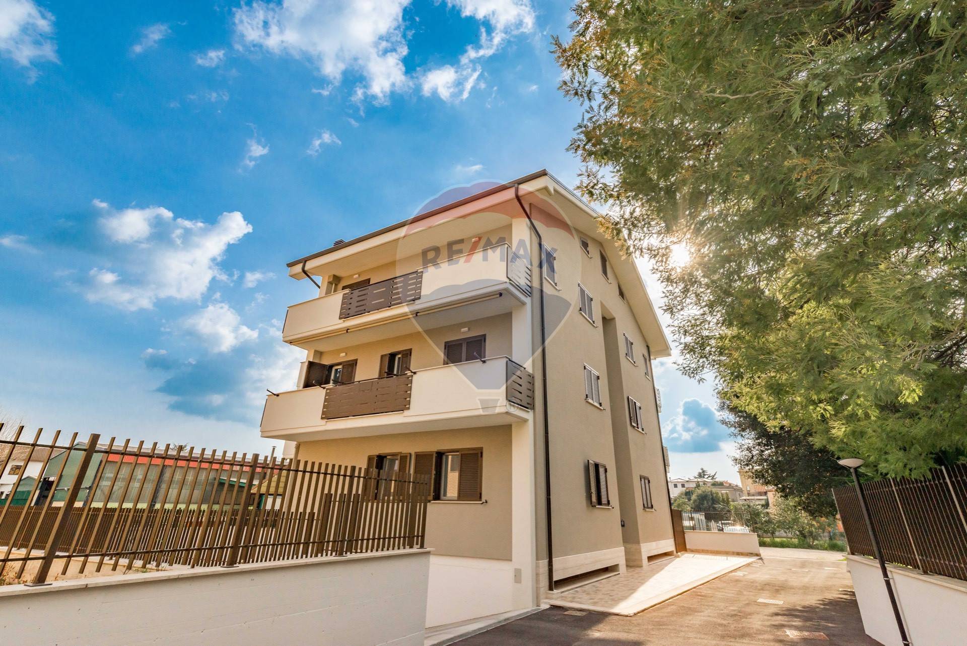 Appartamento in vendita a Guidonia Montecelio, 4 locali, prezzo € 215.000 | CambioCasa.it