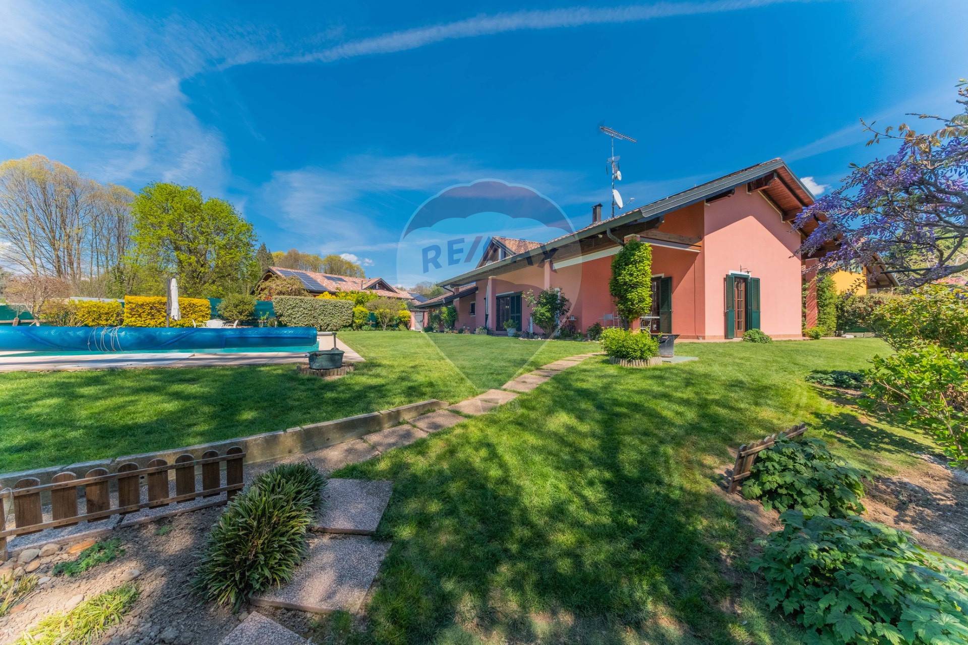 Villa in vendita a Agrate Conturbia, 7 locali, prezzo € 550.000 | CambioCasa.it