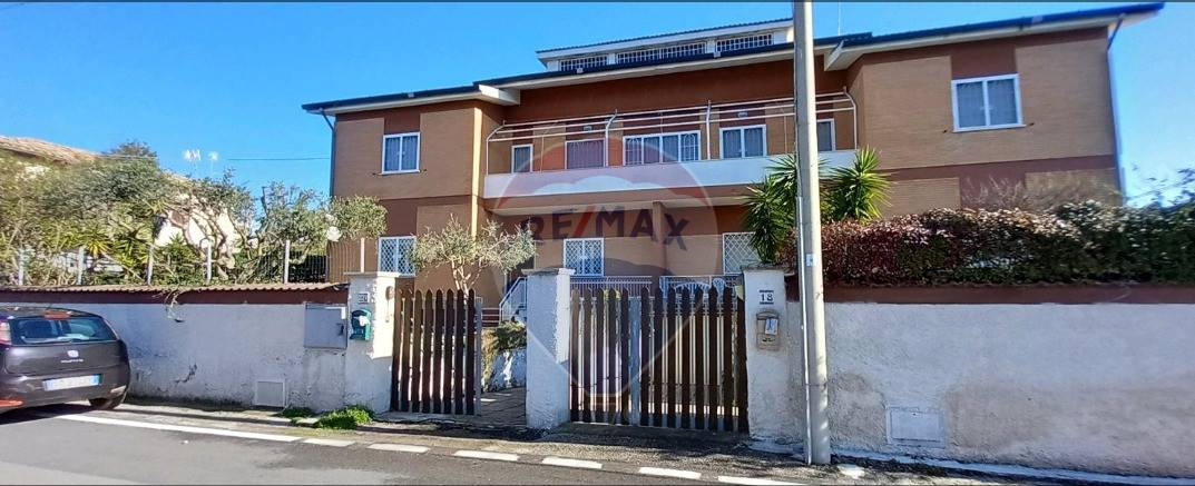 Appartamento in affitto a Anzio, 4 locali, zona Località: Marechiaro, prezzo € 2.000 | CambioCasa.it