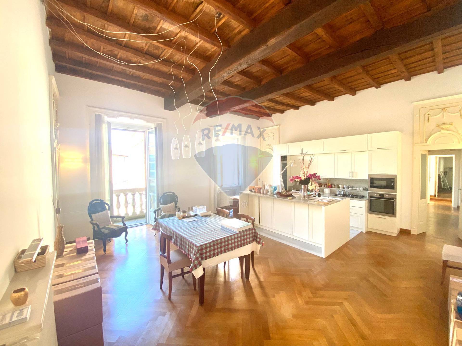 Appartamento in vendita a Pavia, 4 locali, zona Località: CentroStorico, prezzo € 850.000 | PortaleAgenzieImmobiliari.it