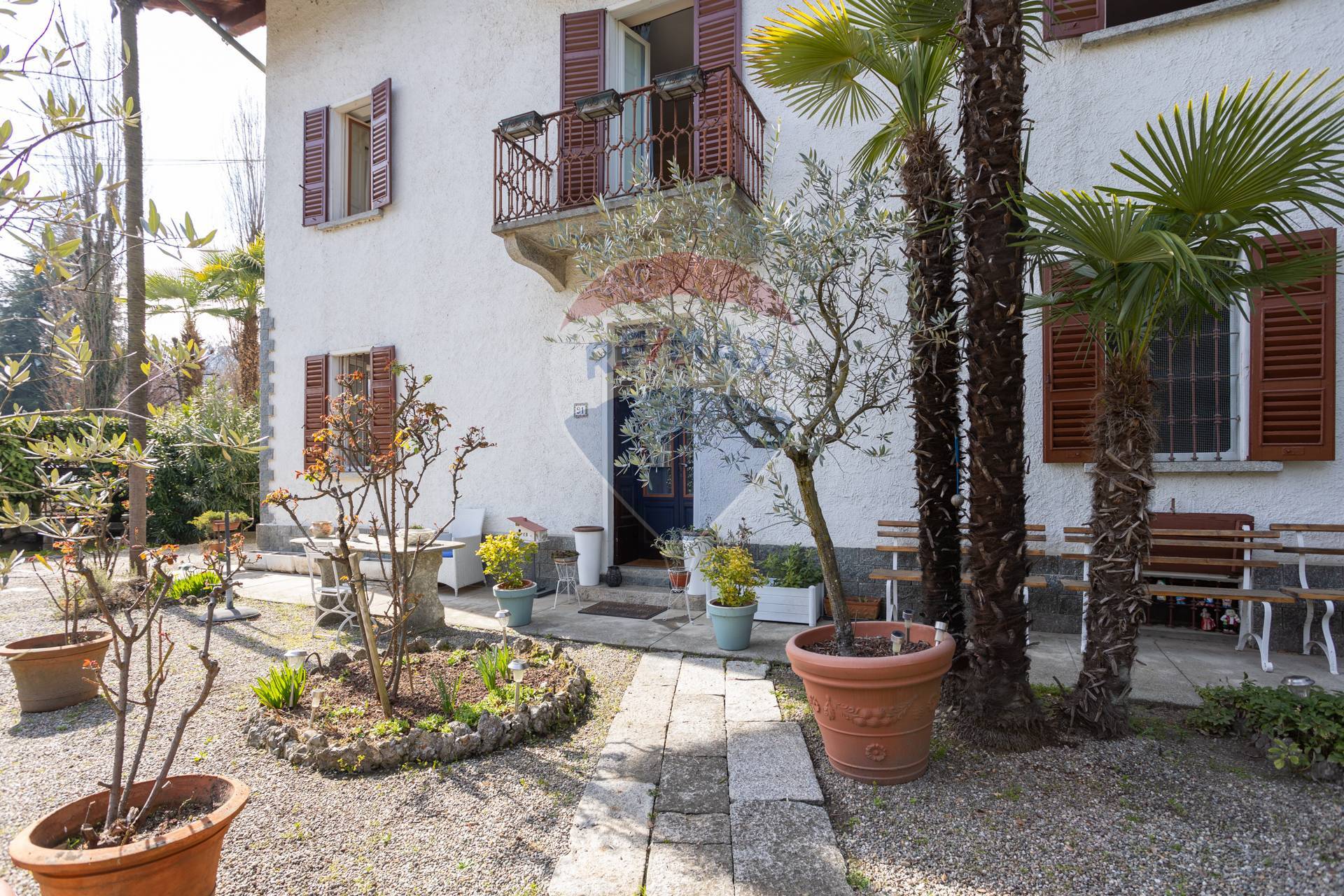 Villa Bifamiliare in affitto a Meina, 6 locali, prezzo € 1.800 | CambioCasa.it