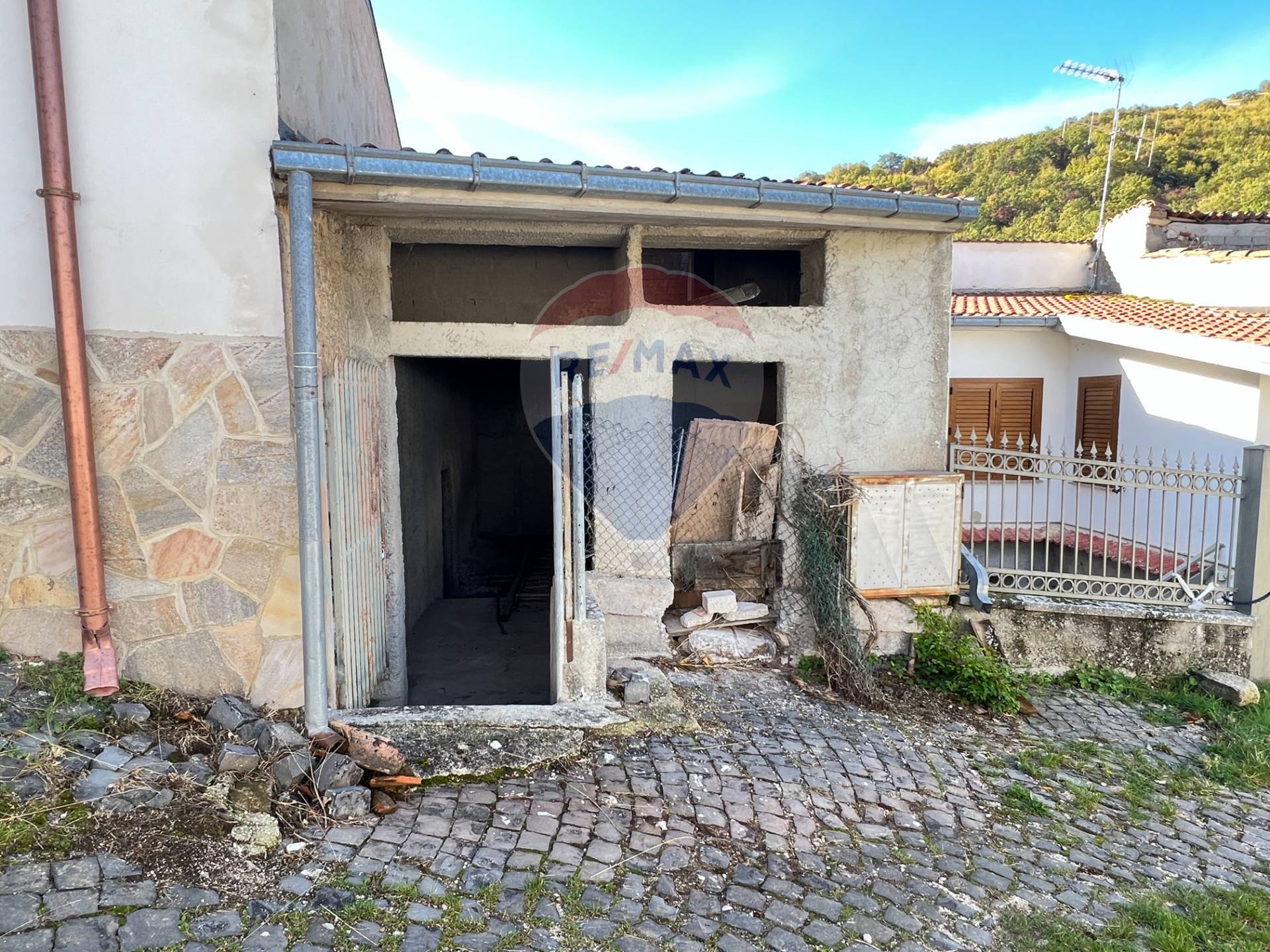 Rustico / Casale in vendita a Cagnano Amiterno - Zona: Fiugni