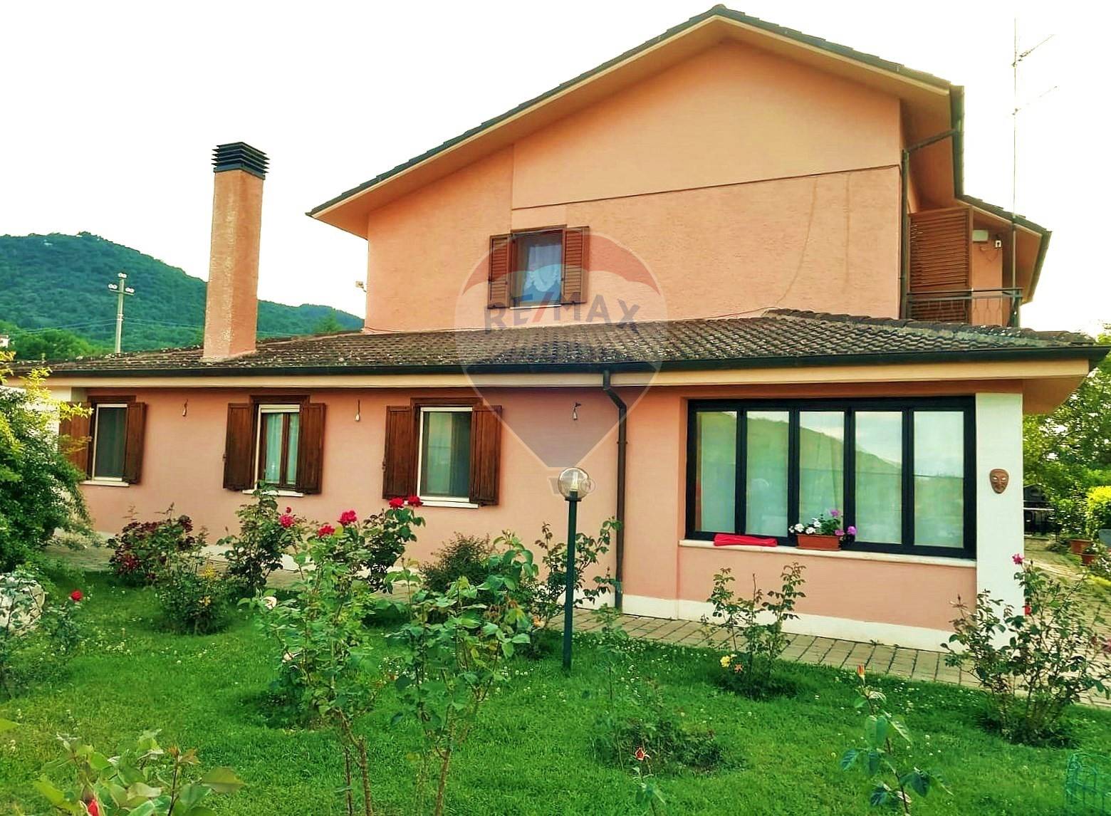 Villa in vendita a Prata d'Ansidonia, 11 locali, zona io, prezzo € 295.000 | PortaleAgenzieImmobiliari.it
