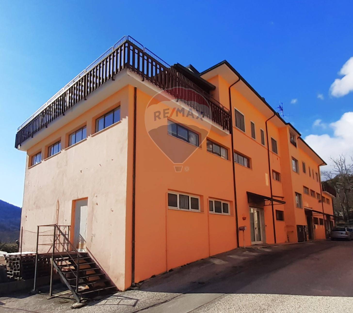 Ufficio / Studio in vendita a L'Aquila, 9999 locali, zona Località: PiazzadArmi, prezzo € 150.000 | PortaleAgenzieImmobiliari.it