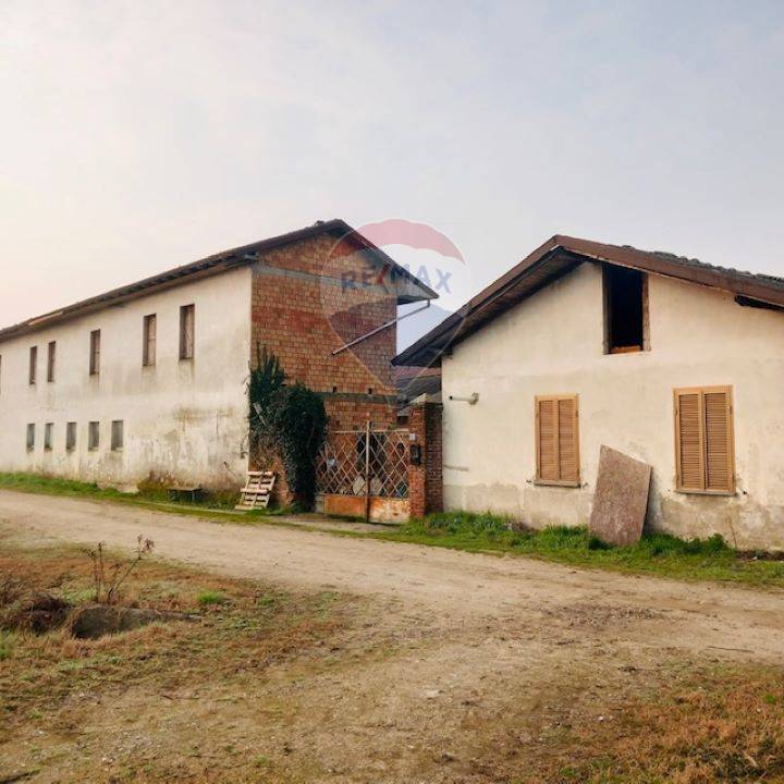 Rustico / Casale in vendita a Gravellona Lomellina, 5 locali, prezzo € 299.000 | PortaleAgenzieImmobiliari.it