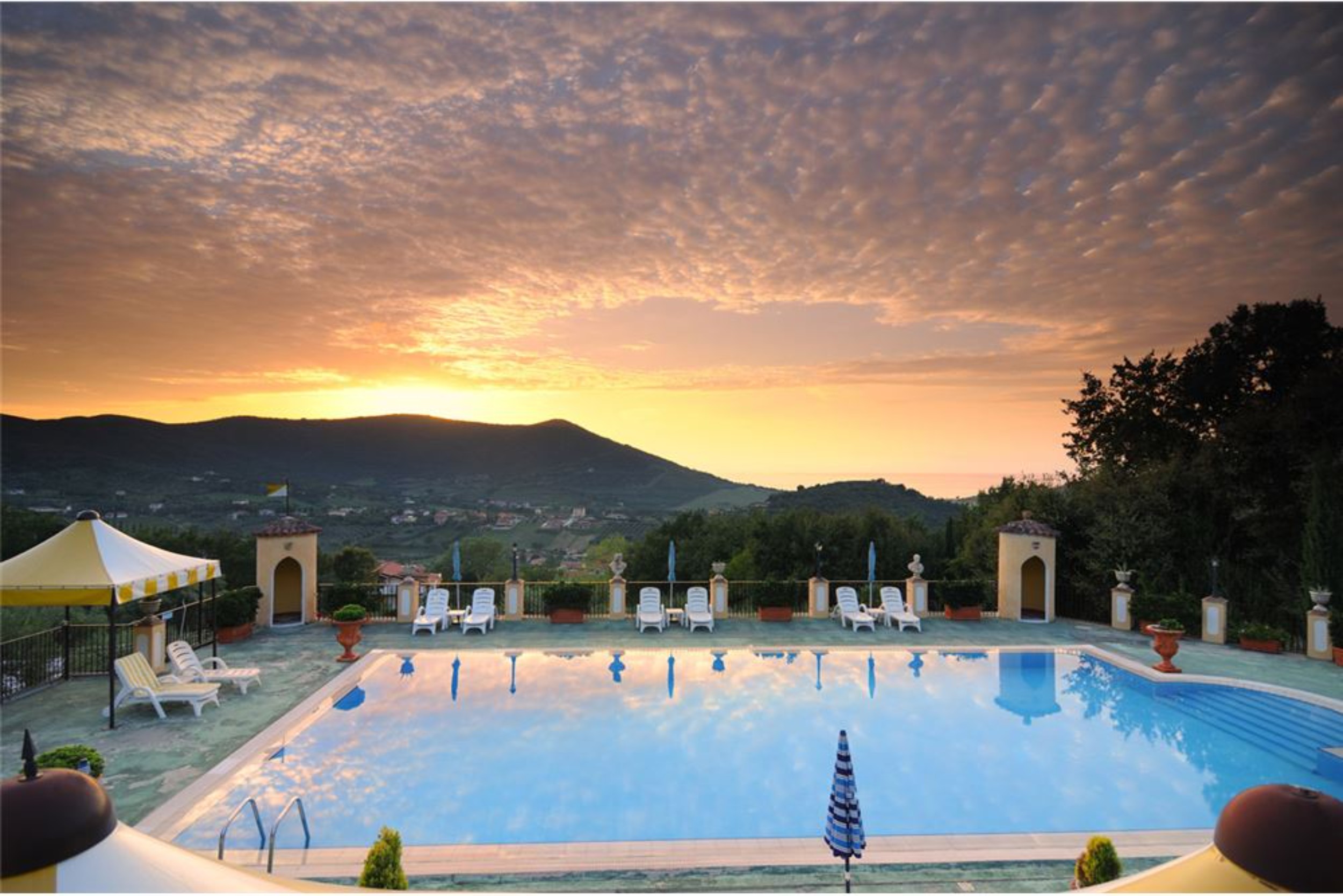 Villa in vendita a Agropoli, 20 locali, prezzo € 1.380.000 | CambioCasa.it