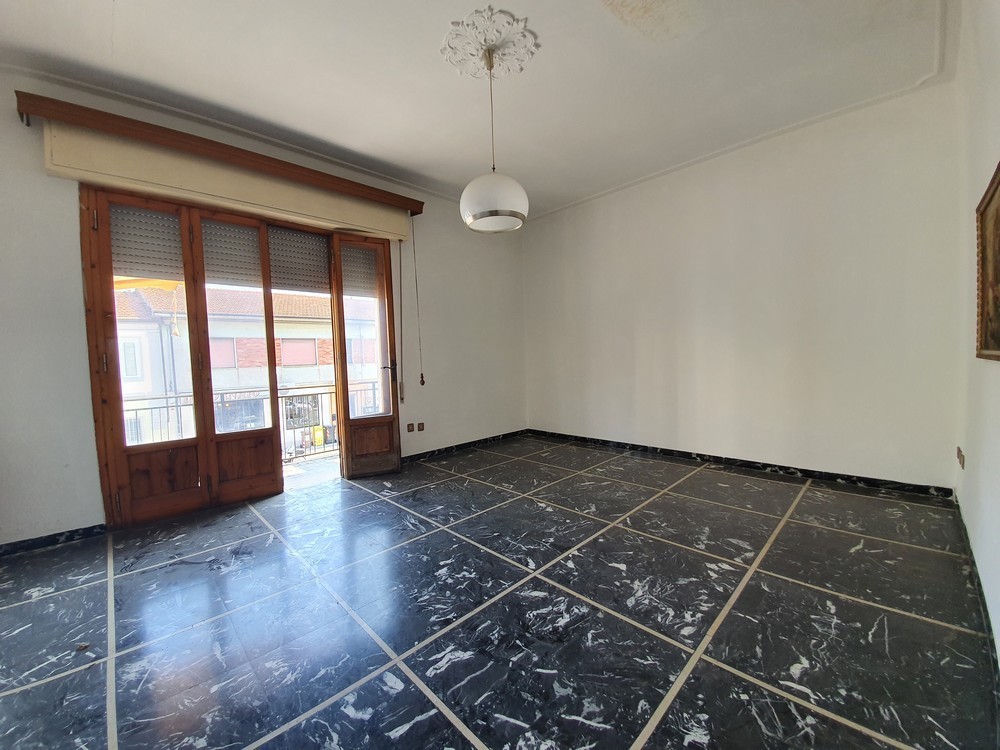 Appartamento in vendita a Viareggio, 7 locali, prezzo € 230.000 | PortaleAgenzieImmobiliari.it
