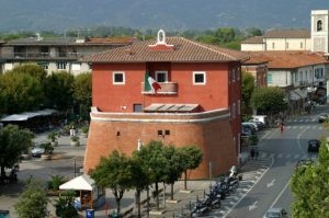 Immobile Commerciale in affitto a Forte dei Marmi, 9999 locali, prezzo € 1.300 | CambioCasa.it