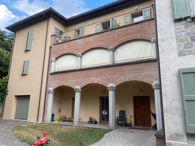 Appartamento in affitto a Castelnovo ne' Monti, 5 locali, prezzo € 450 | CambioCasa.it