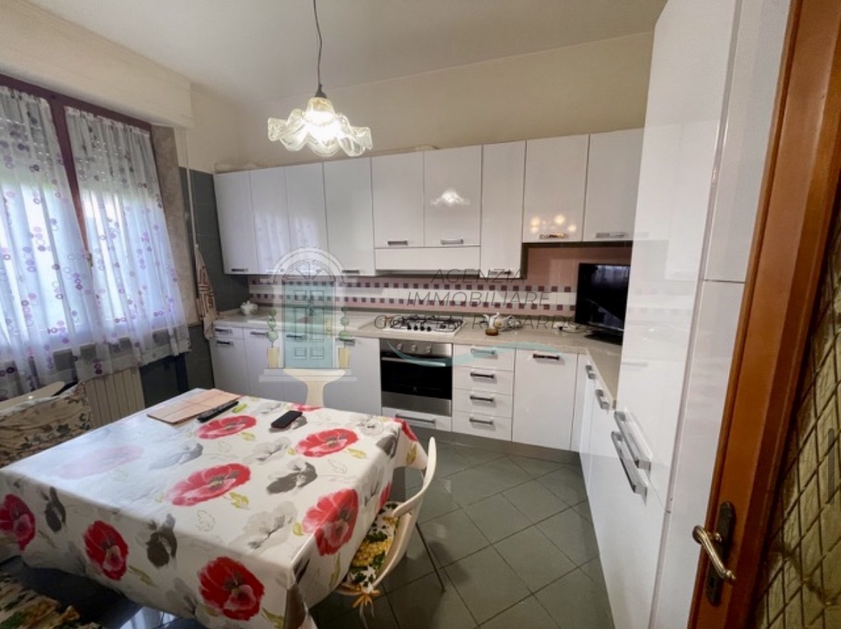 Appartamento in vendita a Siena, 8 locali, prezzo € 450.000 | PortaleAgenzieImmobiliari.it