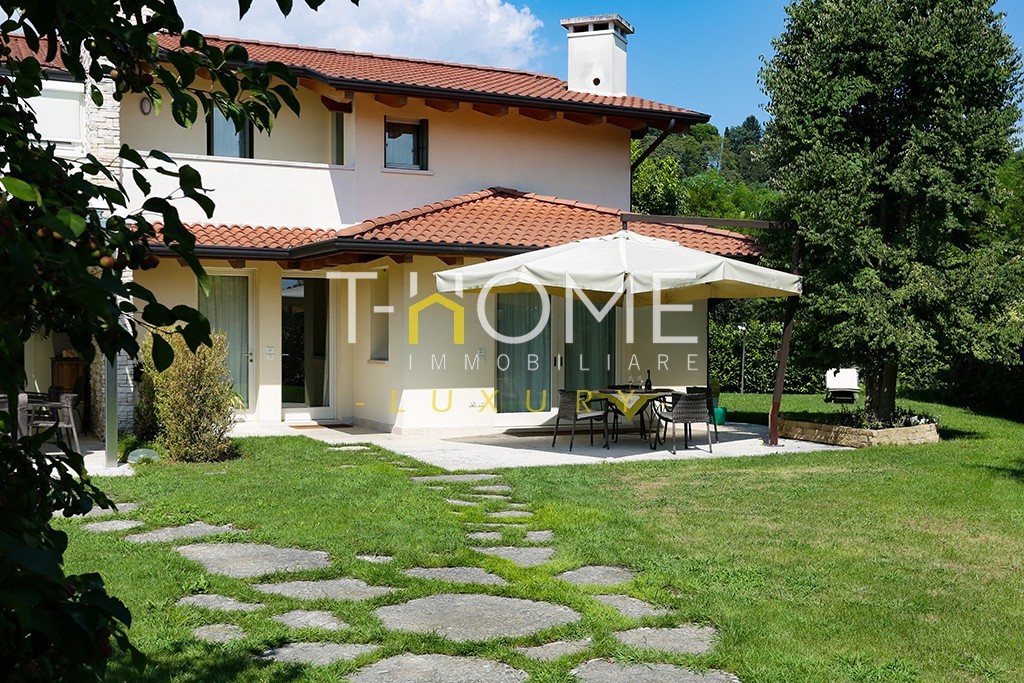 Villa Bifamiliare in affitto a Mussolente, 10 locali, prezzo € 1.300 | CambioCasa.it