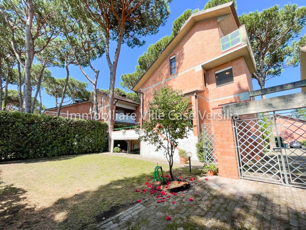 Villa in vendita a Pietrasanta, 6 locali, prezzo € 500.000 | PortaleAgenzieImmobiliari.it