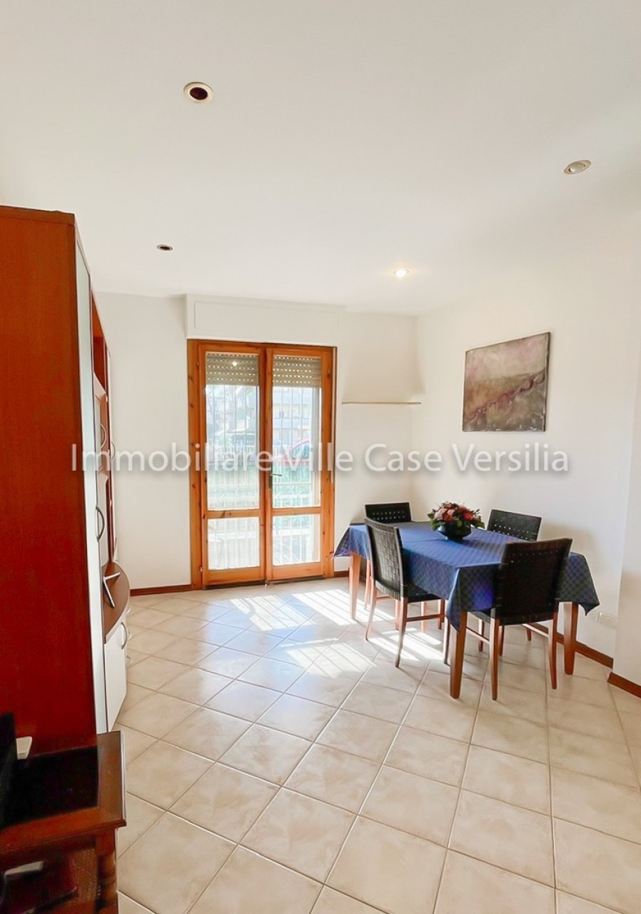 Appartamento in vendita a Viareggio, 6 locali, prezzo € 269.000 | PortaleAgenzieImmobiliari.it