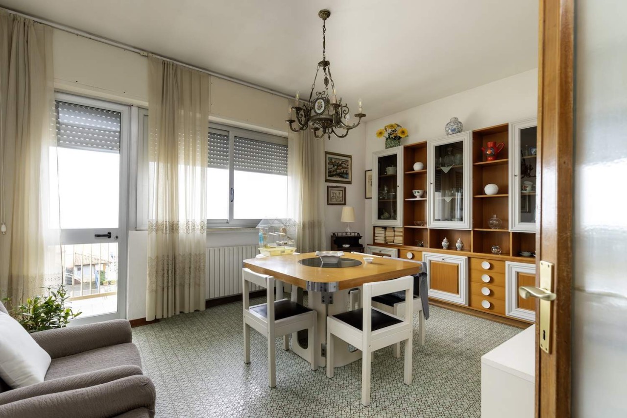 Appartamento in vendita a Camaiore, 6 locali, prezzo € 490.000 | PortaleAgenzieImmobiliari.it