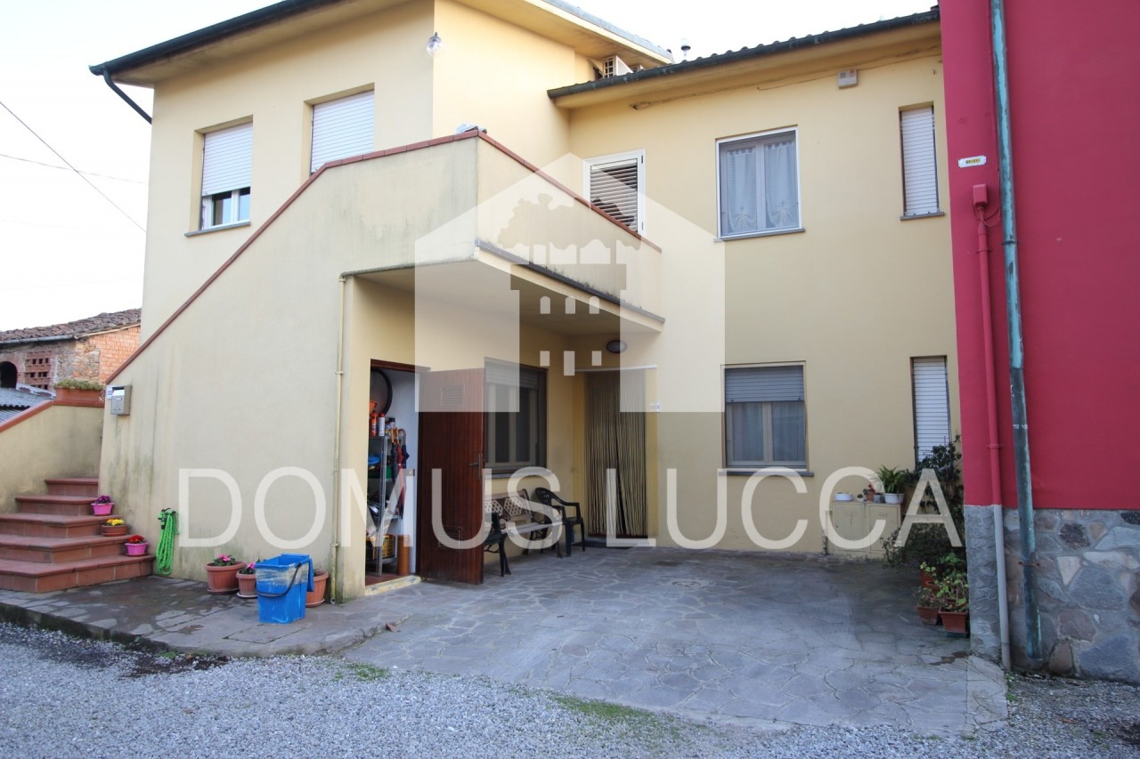 Appartamento in vendita a Capannori, 5 locali, prezzo € 149.000 | PortaleAgenzieImmobiliari.it