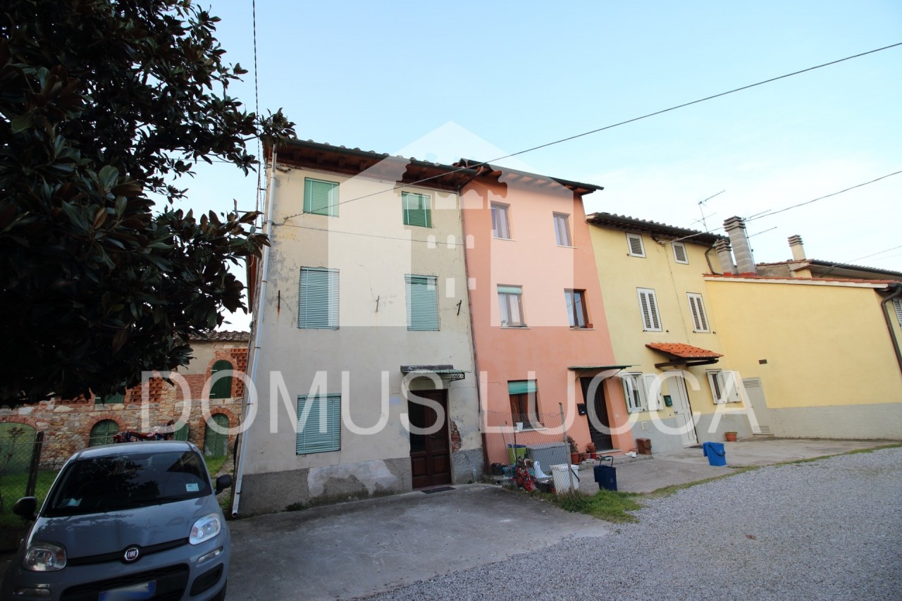 Palazzo / Stabile in vendita a Capannori, 5 locali, prezzo € 65.000 | PortaleAgenzieImmobiliari.it