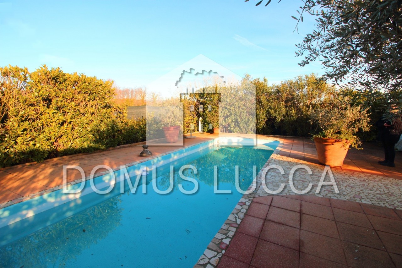 Villa in vendita a Lucca, 9 locali, prezzo € 550.000 | PortaleAgenzieImmobiliari.it