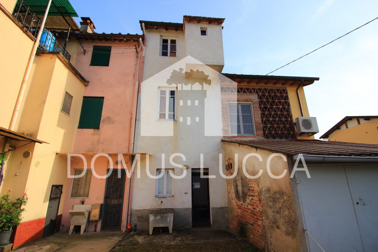 Palazzo / Stabile in vendita a Lucca, 5 locali, prezzo € 70.000 | PortaleAgenzieImmobiliari.it
