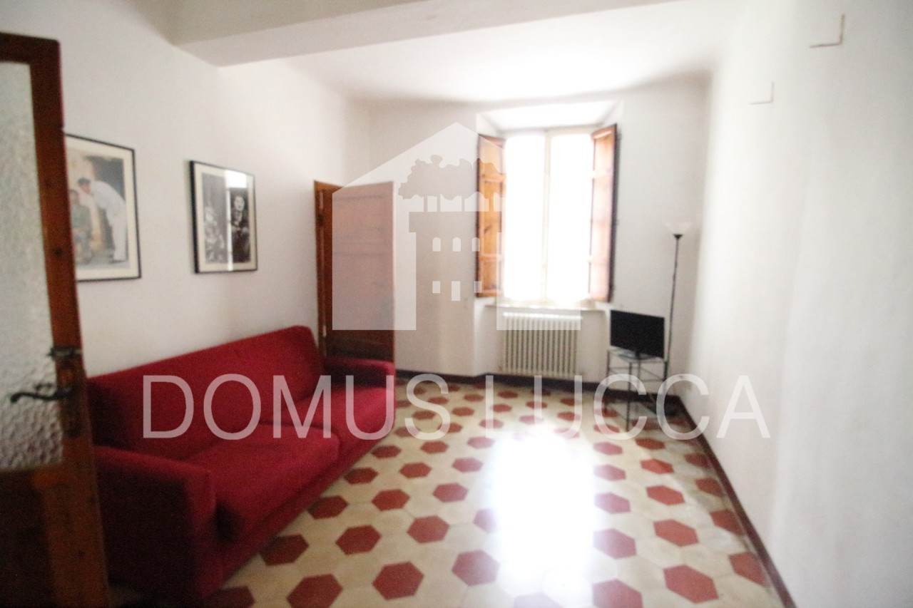 Appartamento in vendita a Lucca, 5 locali, prezzo € 210.000 | PortaleAgenzieImmobiliari.it