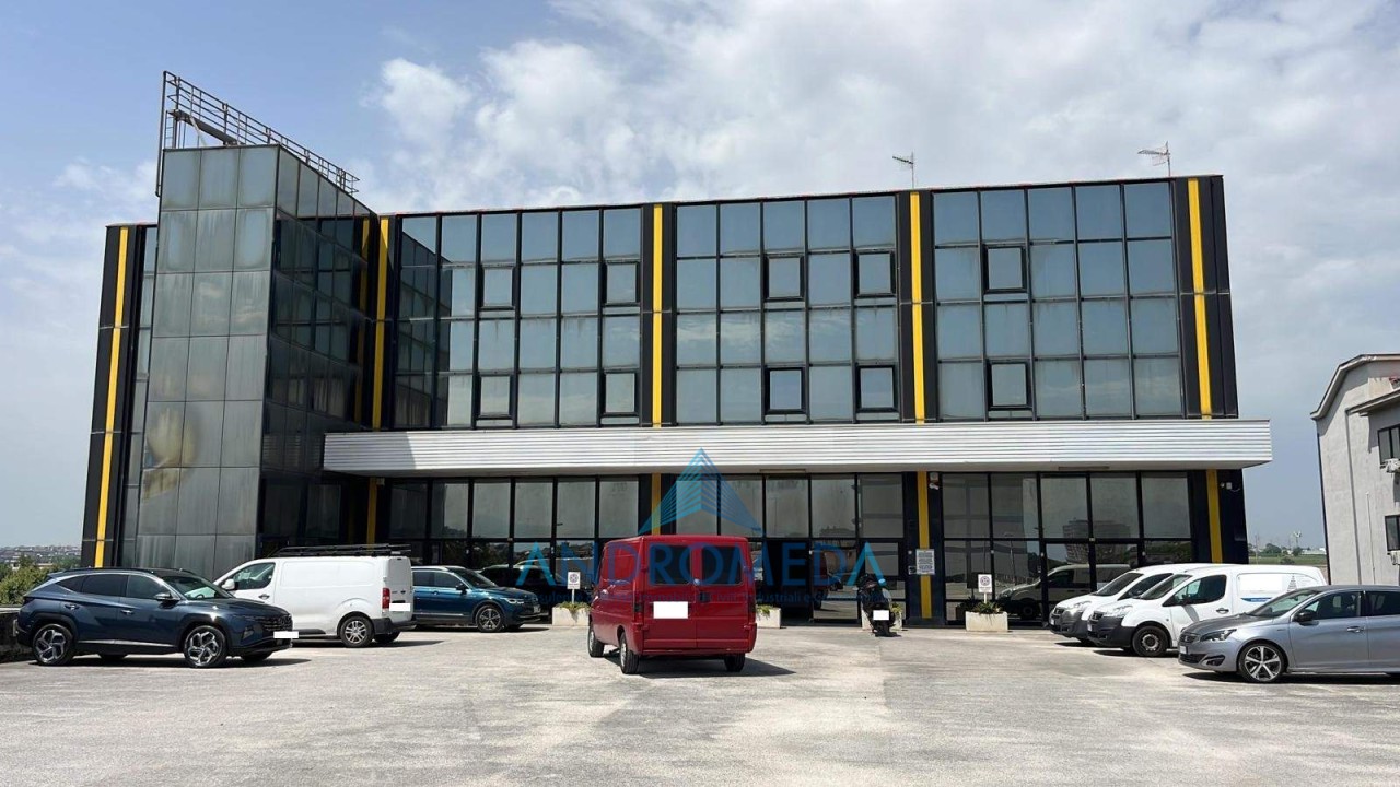 Ufficio / Studio in vendita a Casalnuovo di Napoli, 5 locali, prezzo € 300.000 | PortaleAgenzieImmobiliari.it