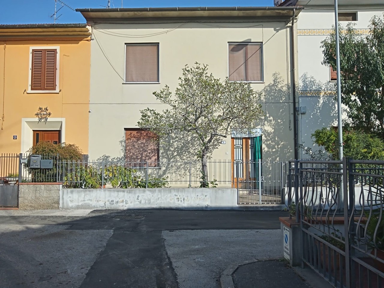 Palazzo / Stabile in vendita a Pistoia, 5 locali, prezzo € 210.000 | PortaleAgenzieImmobiliari.it