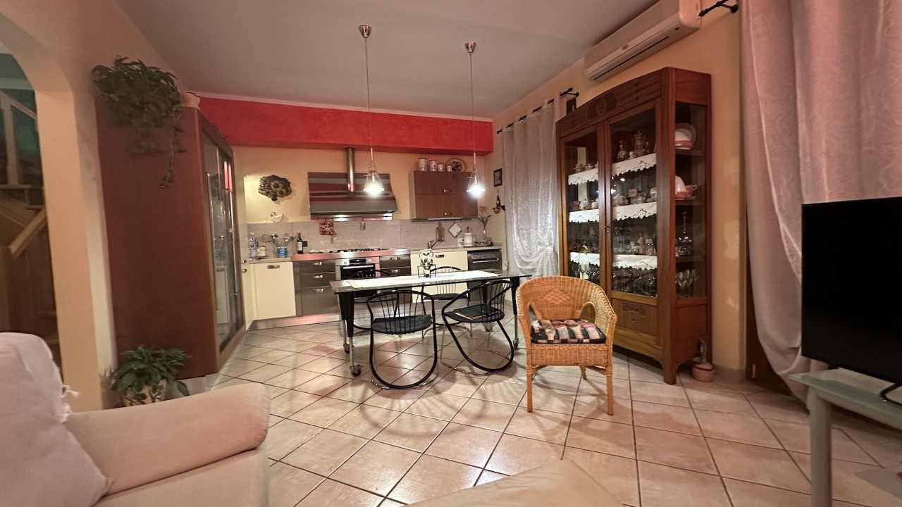 Appartamento in vendita a Prato, 4 locali, prezzo € 225.000 | PortaleAgenzieImmobiliari.it