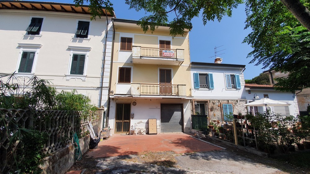Villa in vendita a Viareggio, 7 locali, prezzo € 630.000 | PortaleAgenzieImmobiliari.it