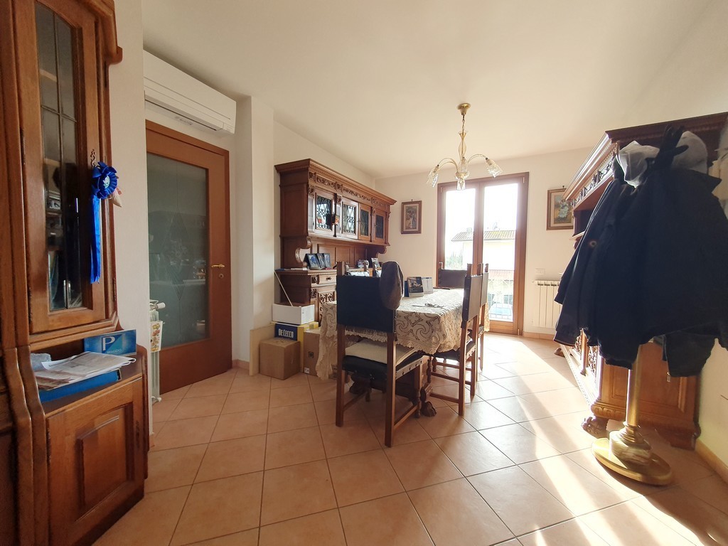Appartamento in vendita a Viareggio, 4 locali, prezzo € 180.000 | PortaleAgenzieImmobiliari.it