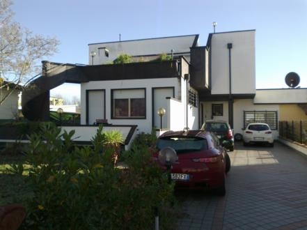 Villa in vendita a Viareggio, 9 locali, prezzo € 495.000 | PortaleAgenzieImmobiliari.it