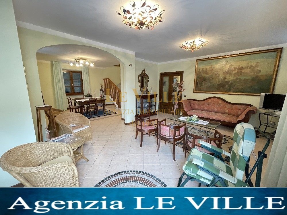 Villa in vendita a Pietrasanta, 16 locali, prezzo € 1.350.000 | PortaleAgenzieImmobiliari.it